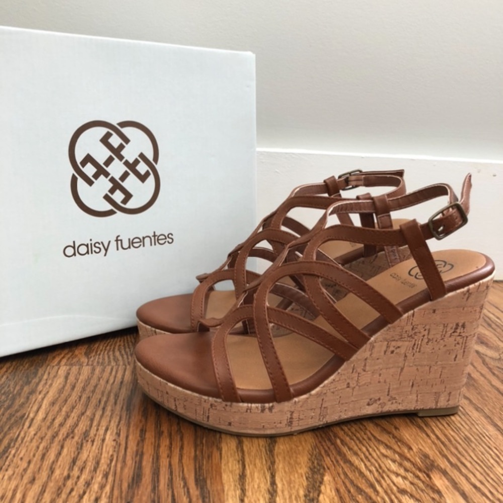 Daisy Fuentes Women’s 7 Cognac Wedges